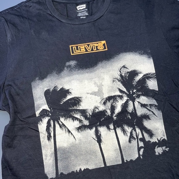 Men Original Levi’s tee - Picture 4 of 6